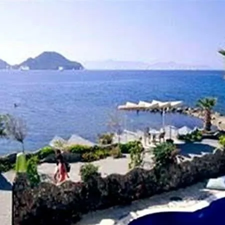 Maira Beach 4*