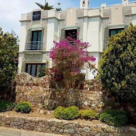 Maira Beach מלון