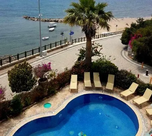 Maira Beach 호텔 4*